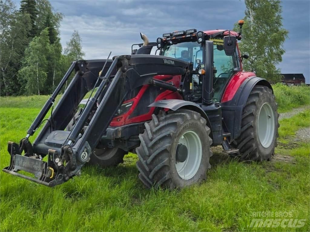 Valtra T144 Versu Tracteur