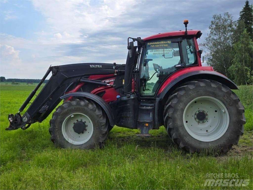 Valtra T144 Versu Tracteur
