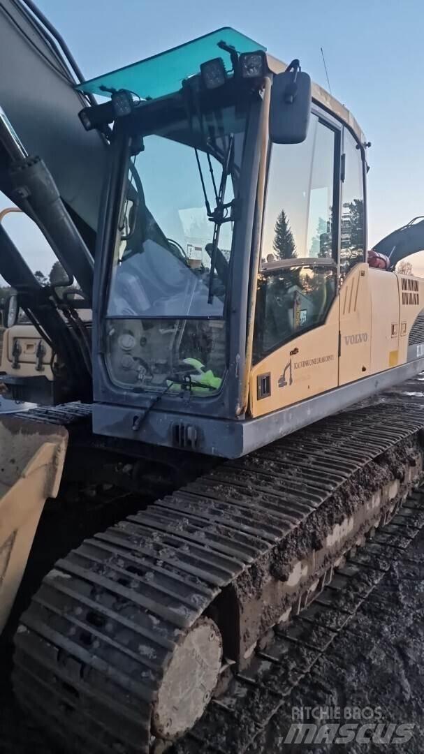 Volvo 210c Pelle sur chenilles