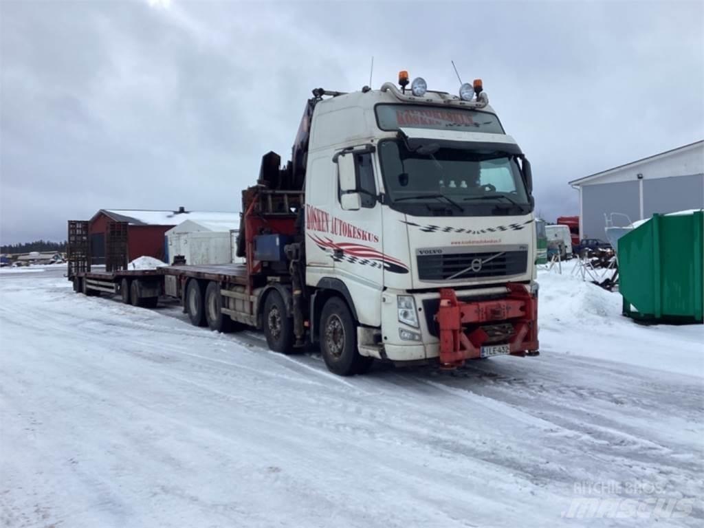 Volvo 8x4 Camion plateau ridelle avec grue