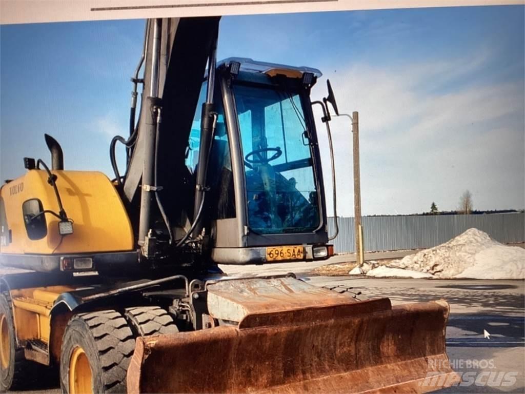 Volvo EW Pelle sur pneus