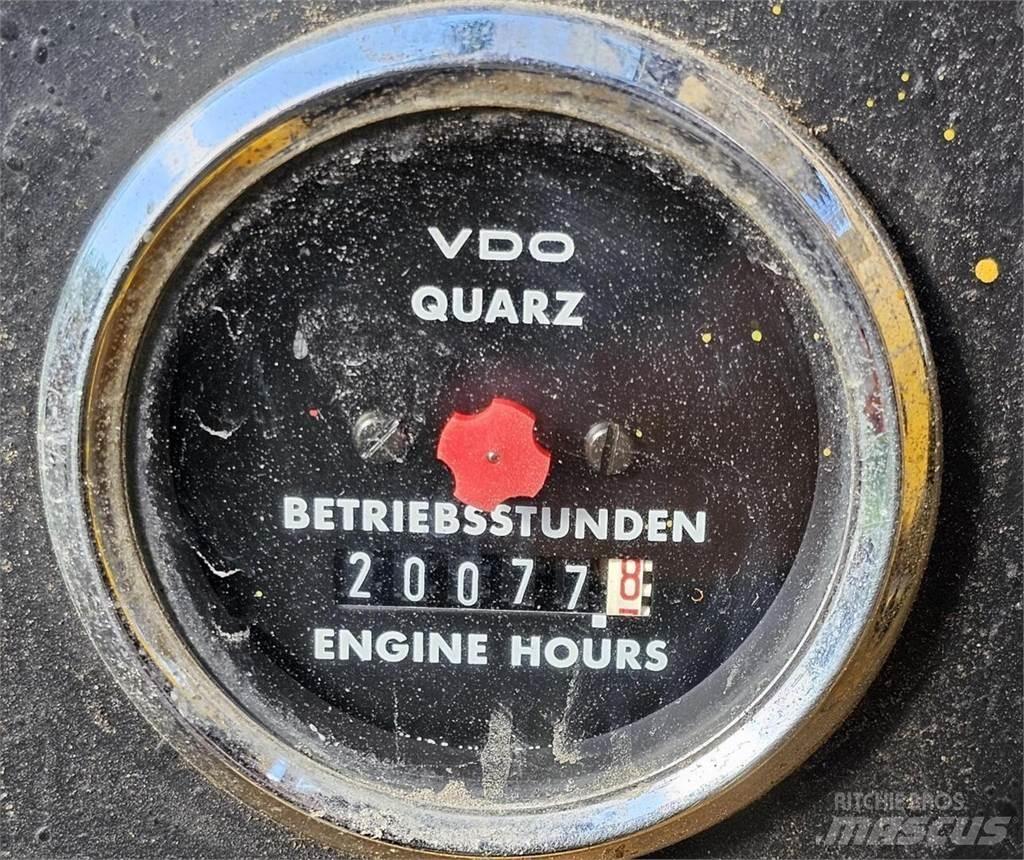 Volvo EW 200 Pelle sur pneus