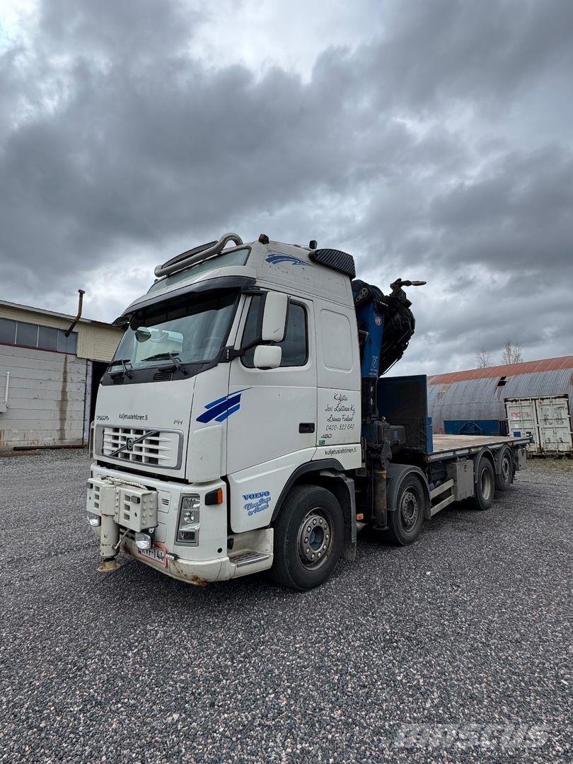 Volvo FH13 Camion plateau ridelle avec grue