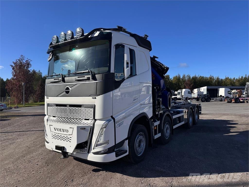 Volvo FH13 8x4 Camion plateau ridelle avec grue