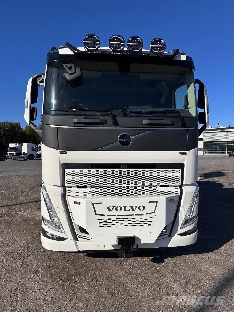 Volvo FH13 8x4 Camion plateau ridelle avec grue
