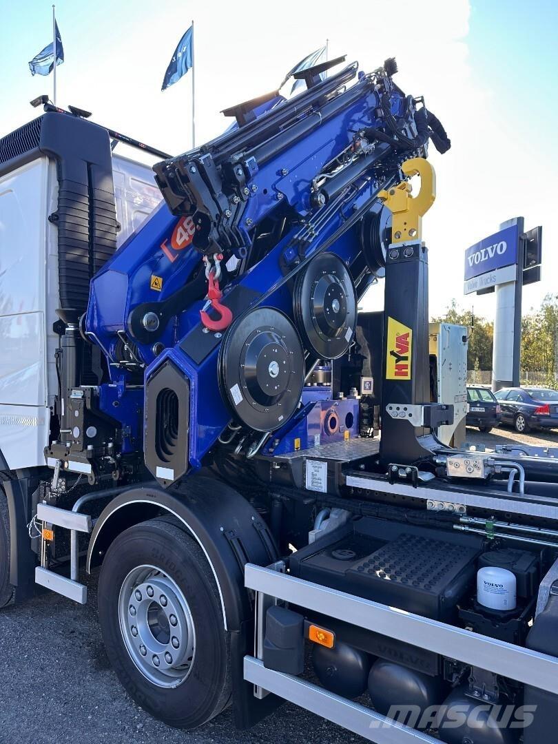 Volvo FH13 8x4 Camion plateau ridelle avec grue