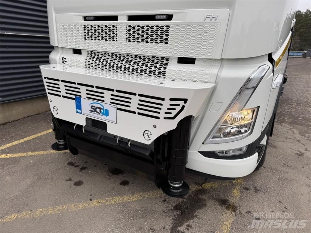 Volvo FH540 10X4 Camion plateau ridelle avec grue