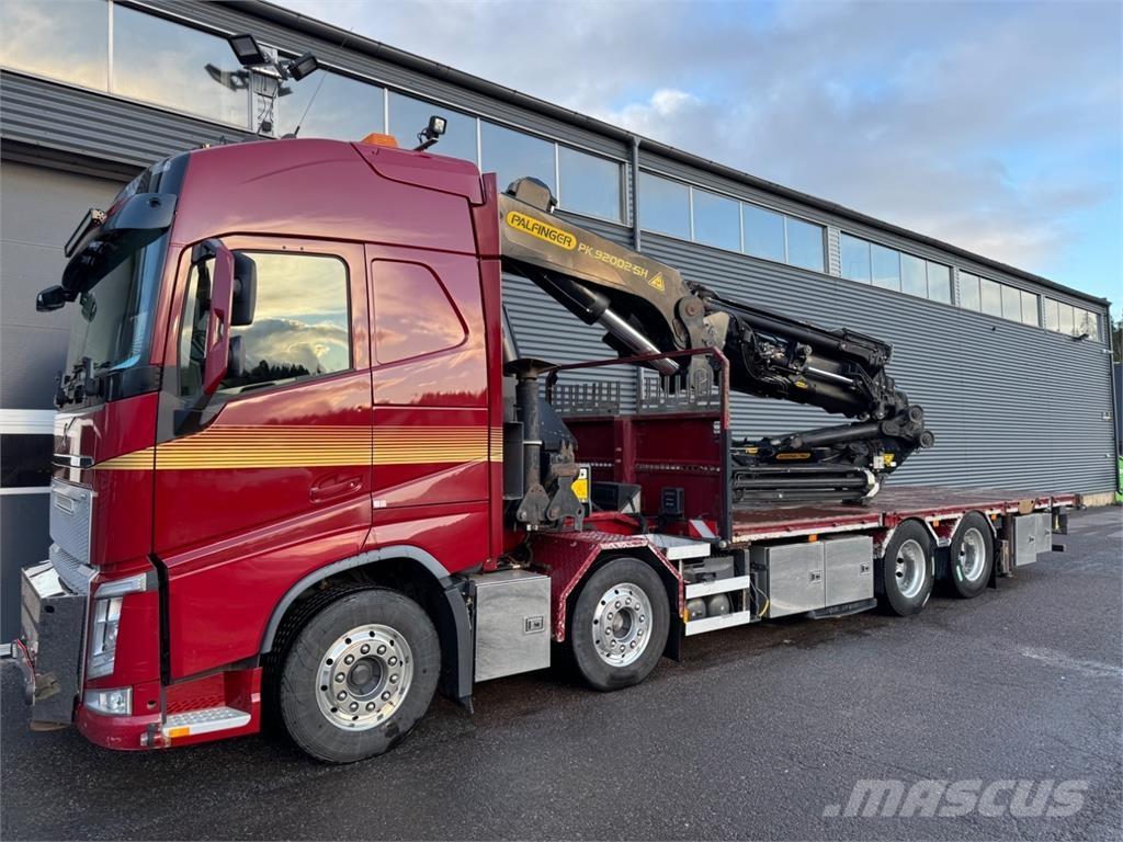 Volvo FH540 8X4 Camion plateau ridelle avec grue