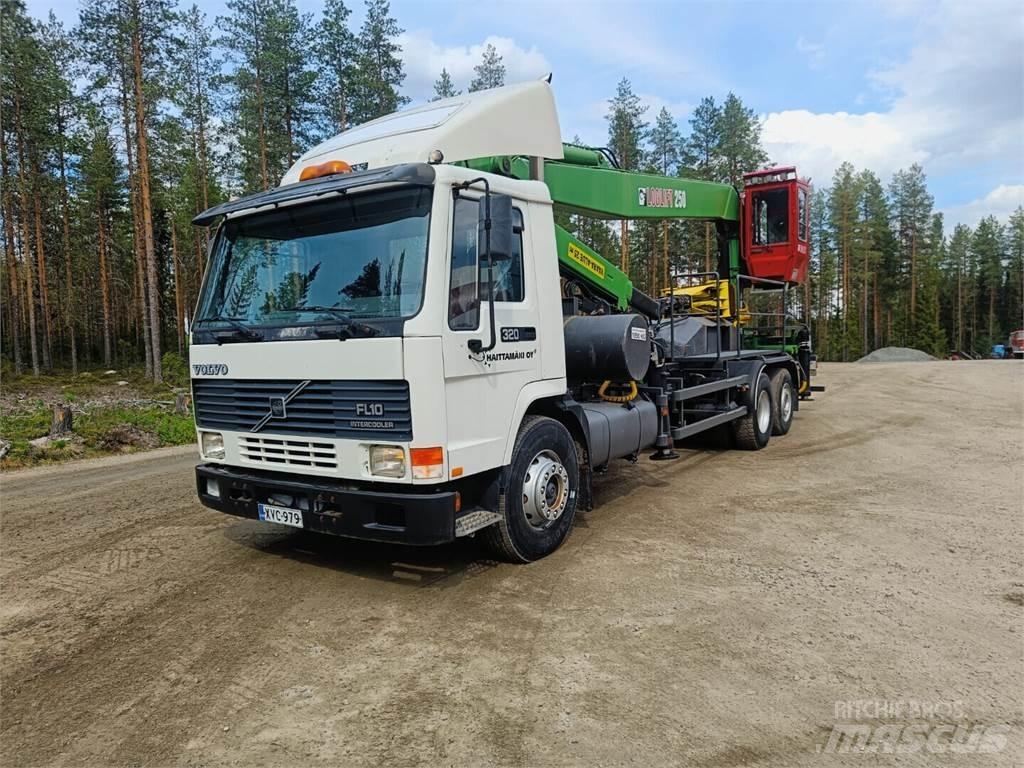 Volvo FL10 Camion plateau ridelle avec grue