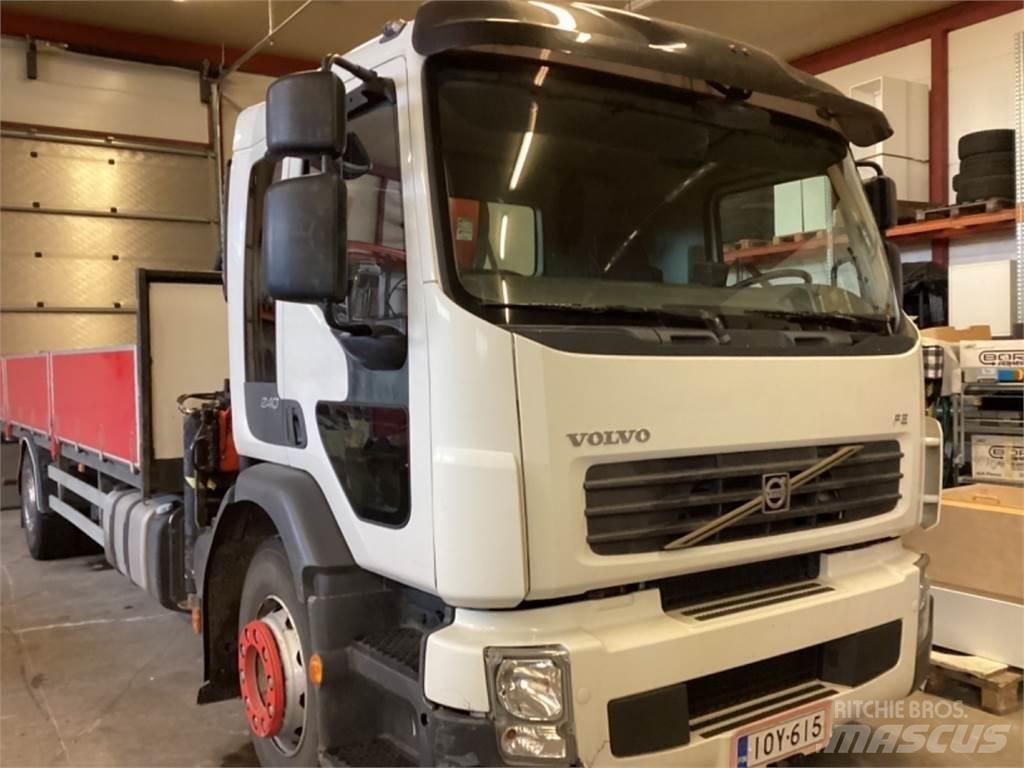 Volvo FM Camion plateau ridelle avec grue