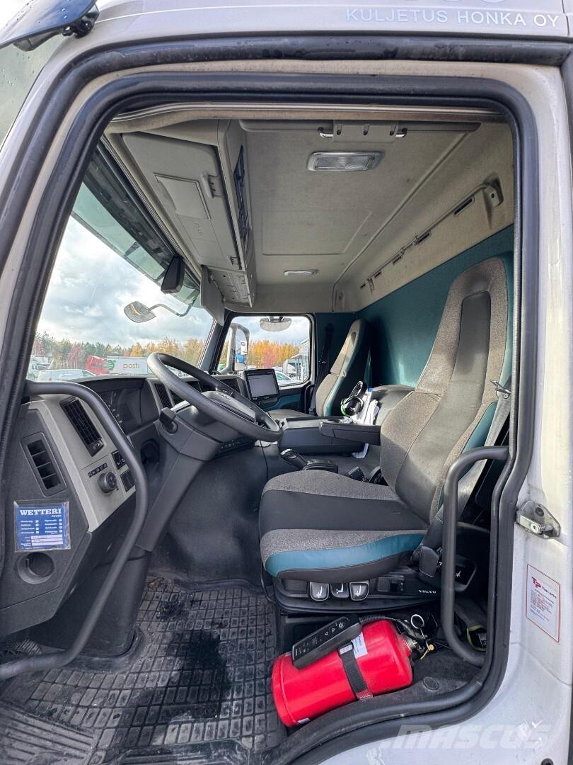 Volvo FM330 6x2 Camion frigorifique