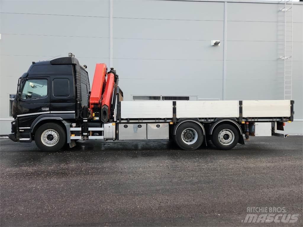 Volvo FMX Camion plateau ridelle avec grue