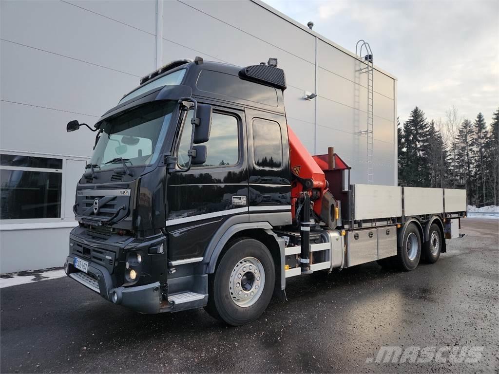 Volvo FMX 6x2 Camion plateau ridelle avec grue