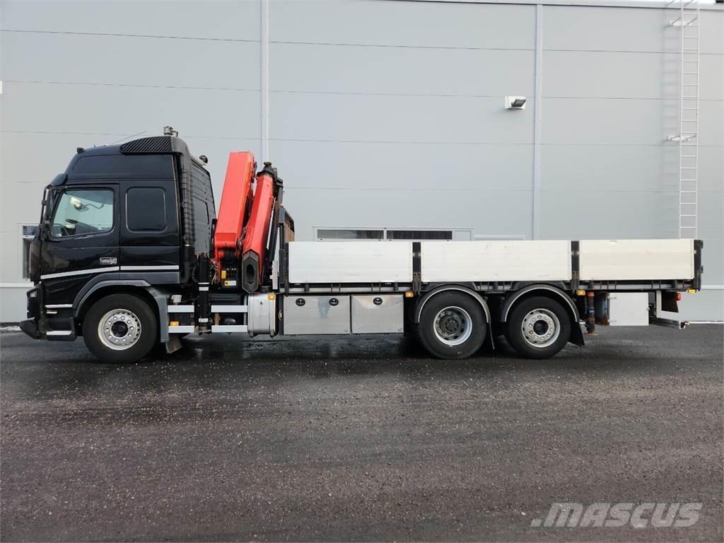 Volvo FMX 6x2 Camion plateau ridelle avec grue