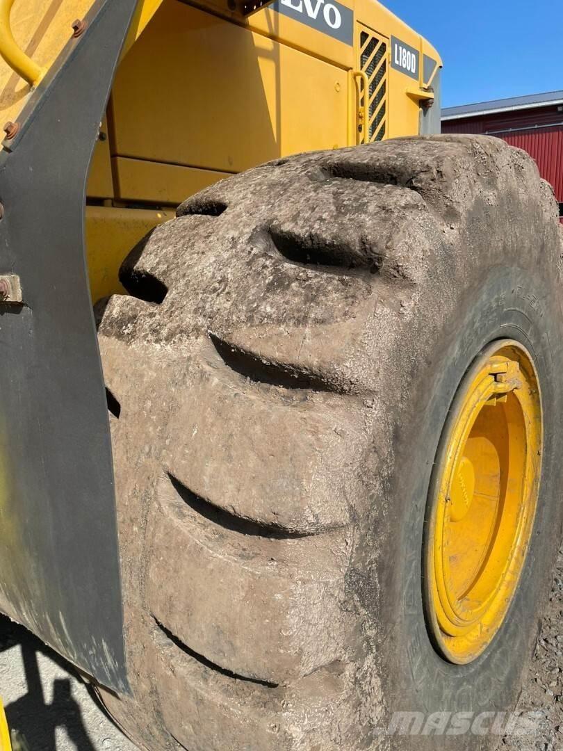 Volvo L180D Chargeuse sur pneus