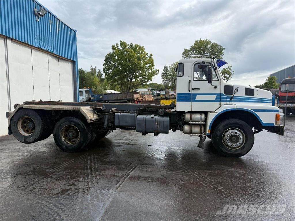 Volvo N10 6x2 Camion ampliroll