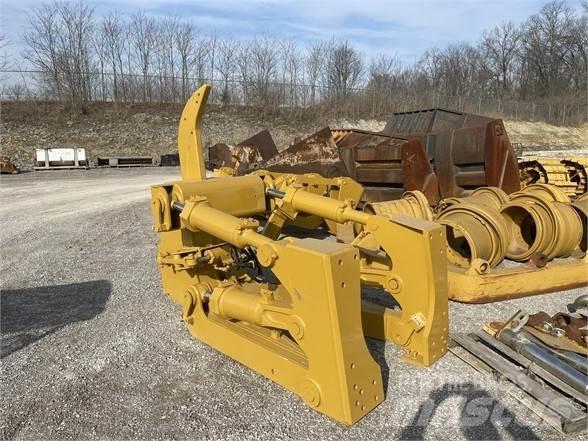 CAT D8 Scarificateur