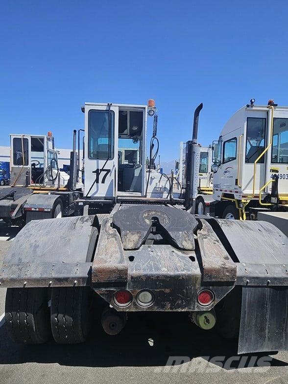 Kalmar OTTAWA 4X2 OFF-ROAD Tracteur de manœuvre