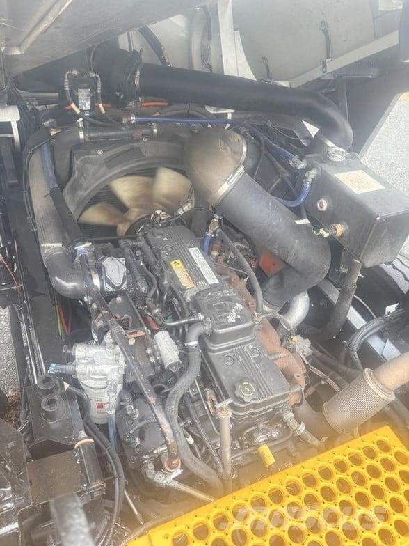 Kalmar OTTAWA 4X2 OFF-ROAD Tracteur de manœuvre