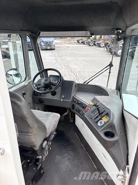 Kalmar OTTAWA 4X2 OFF-ROAD Tracteur de manœuvre