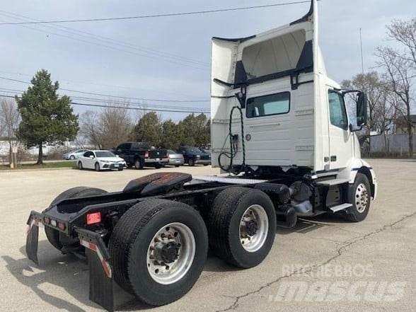 Volvo VNL64T300 Tracteur routier