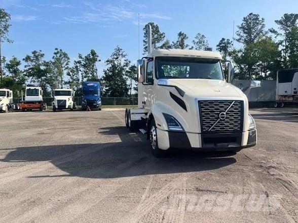 Volvo VNL64T300 Tracteur routier