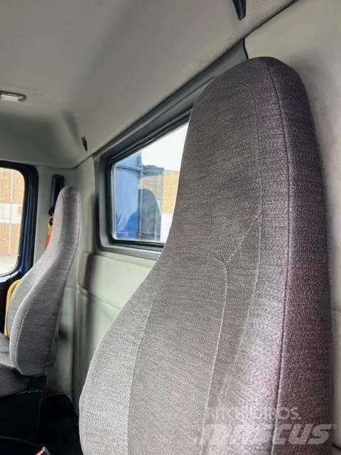 Volvo VNR64T300 Tracteur routier