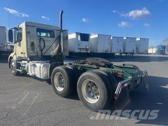 Volvo VNR64T300 Tracteur routier