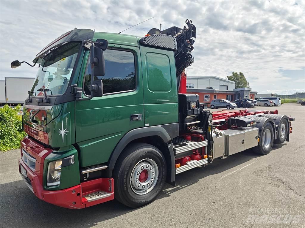 Volvo FMX460 Camion plateau ridelle avec grue
