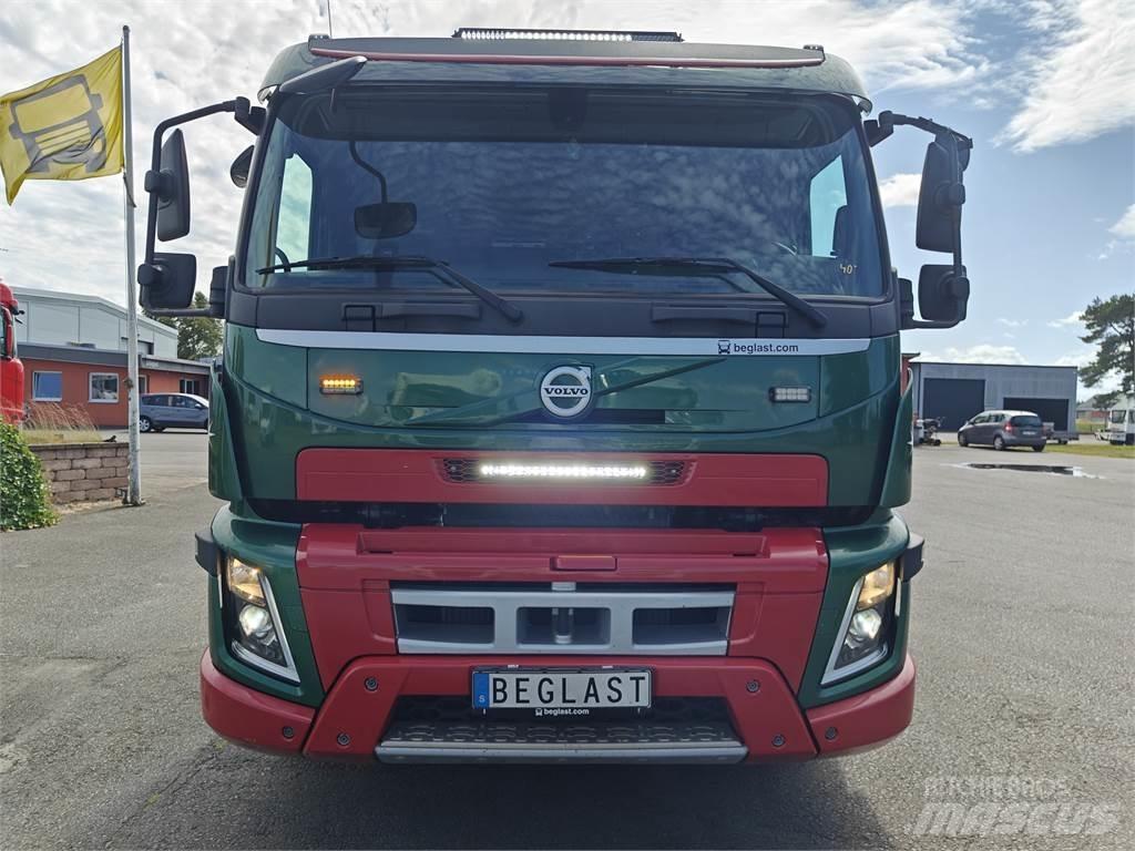 Volvo FMX460 Camion plateau ridelle avec grue