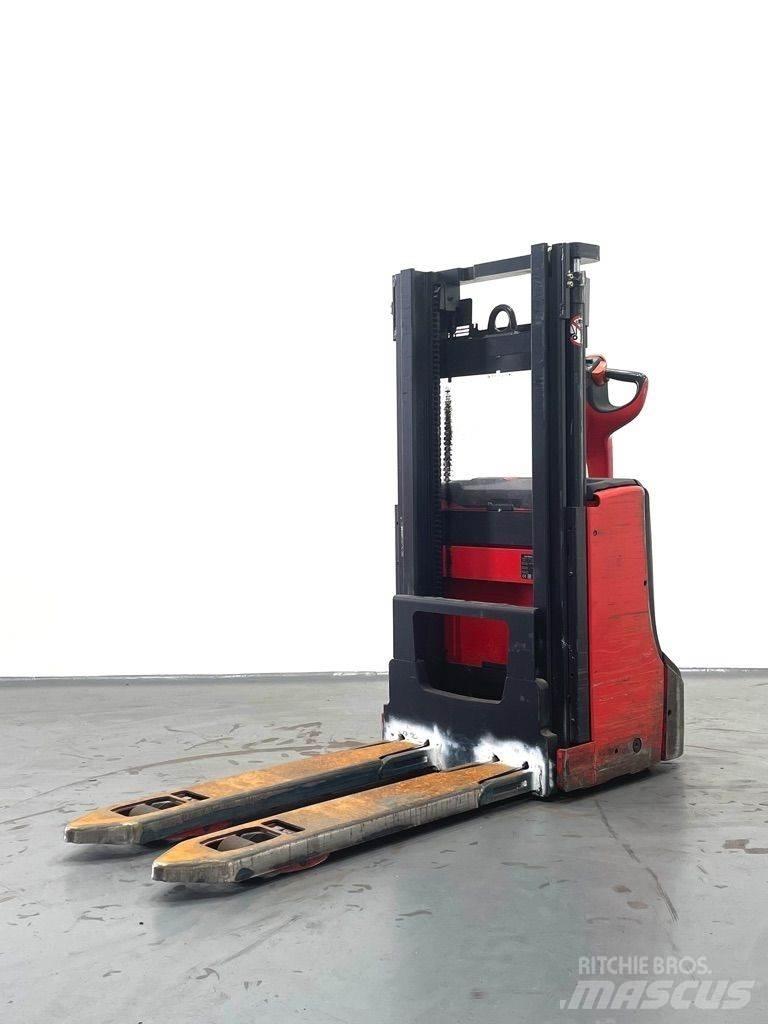 Linde D06-1160 Gerbeur accompagnant