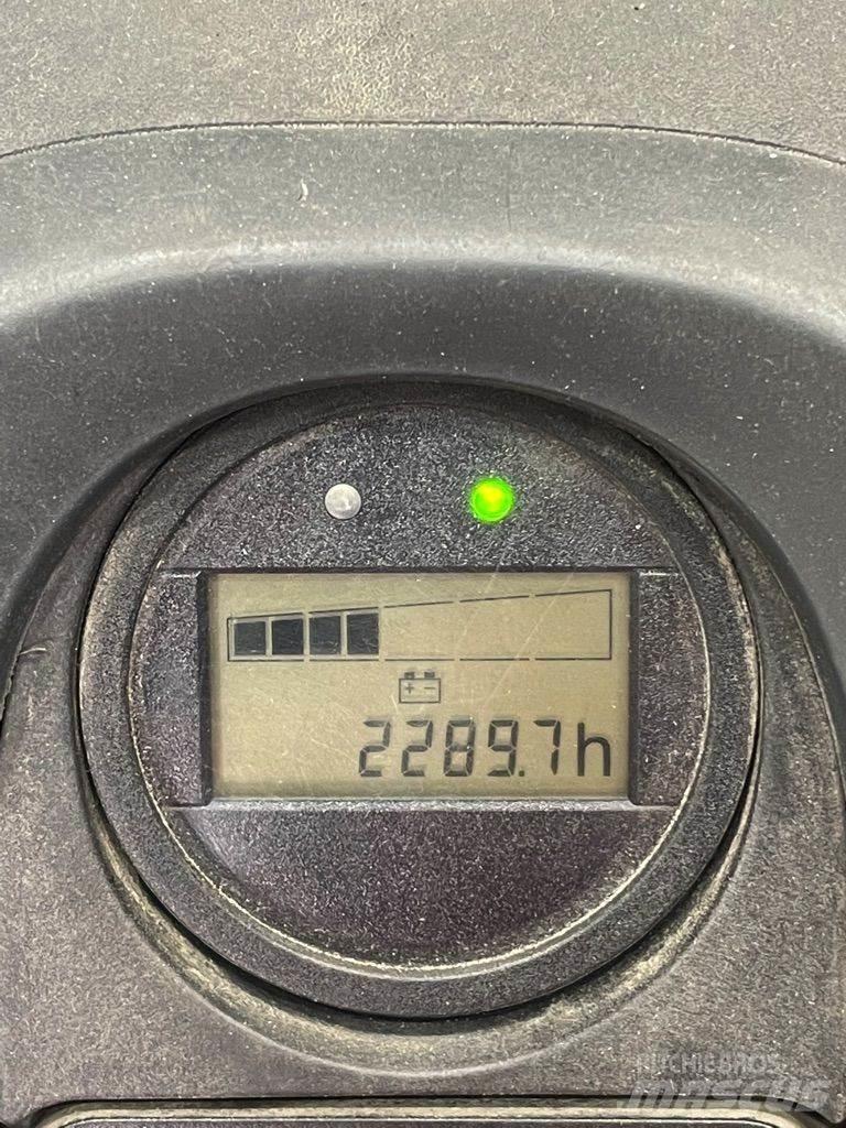 Linde D06-1160 Gerbeur accompagnant