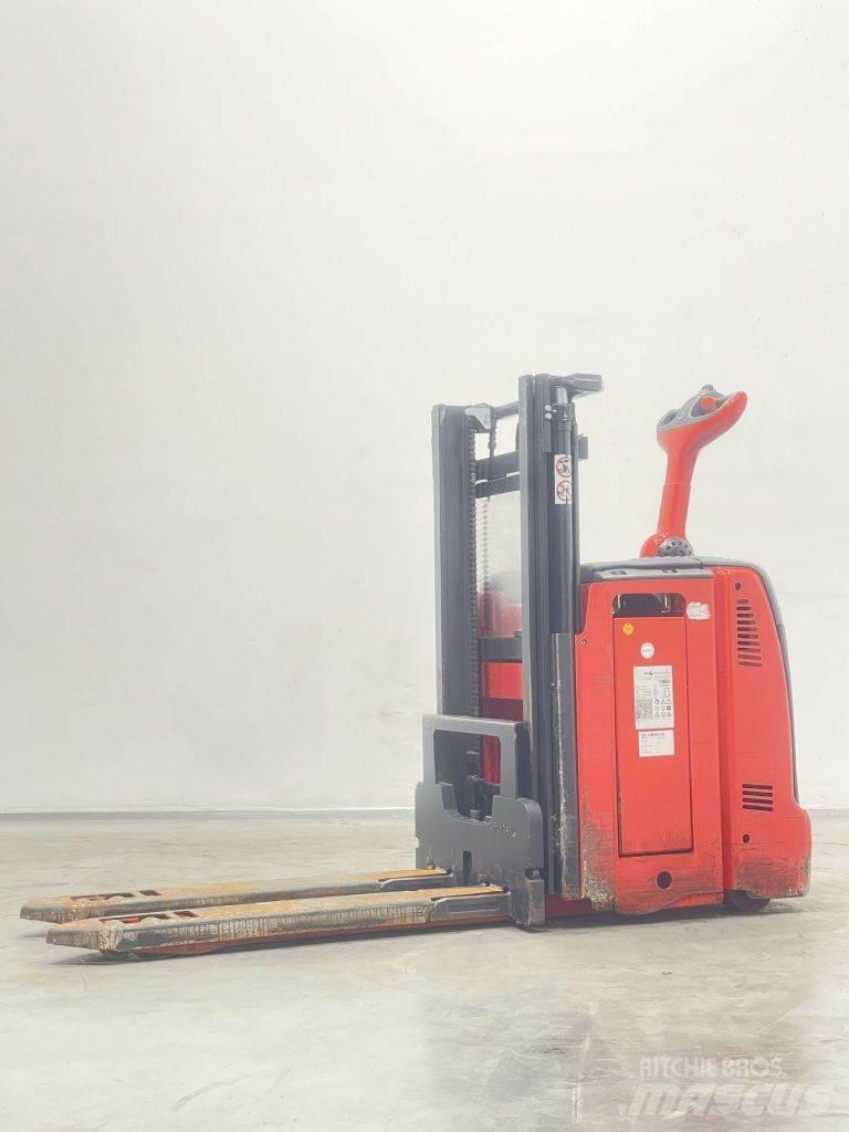 Linde D12-133 Gerbeur accompagnant
