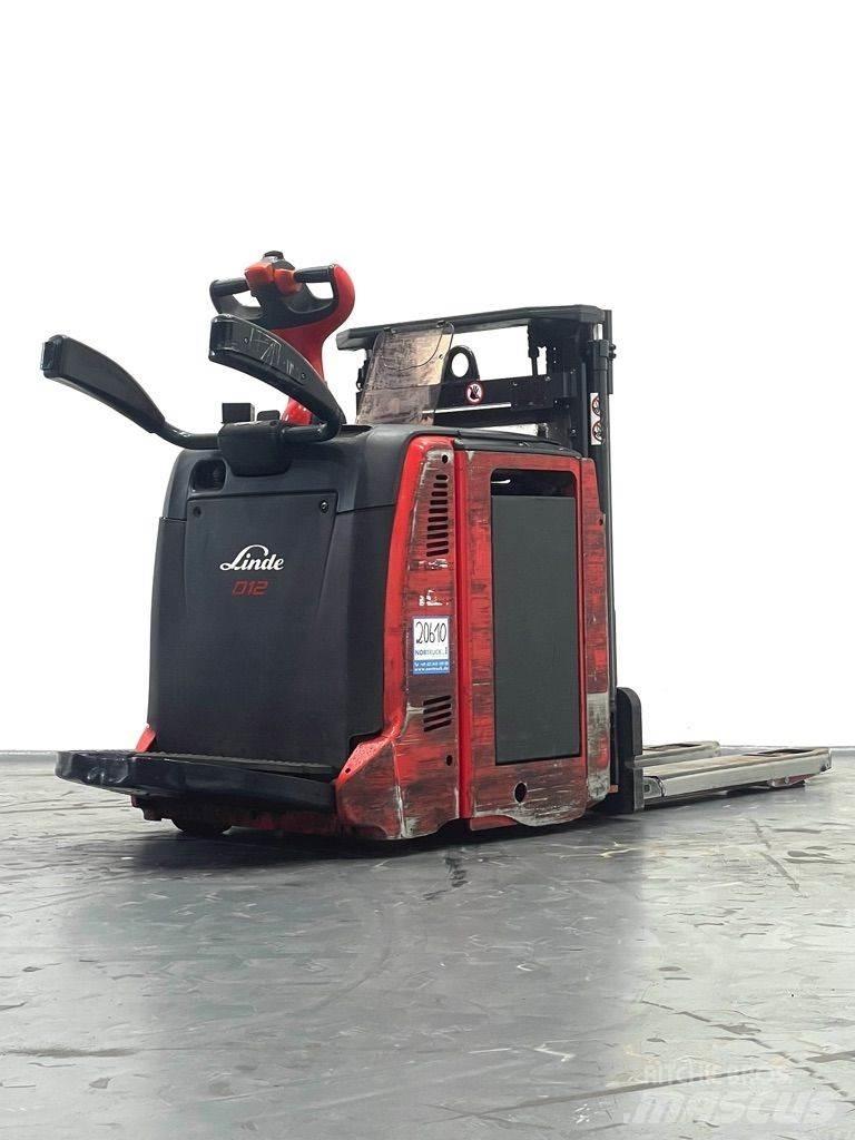 Linde D12AP-133 Gerbeur accompagnant
