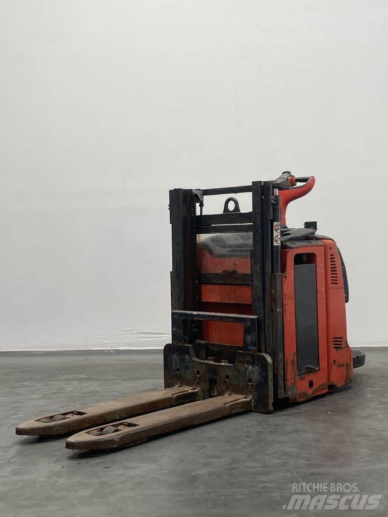 Linde D12AP-133 Gerbeur accompagnant