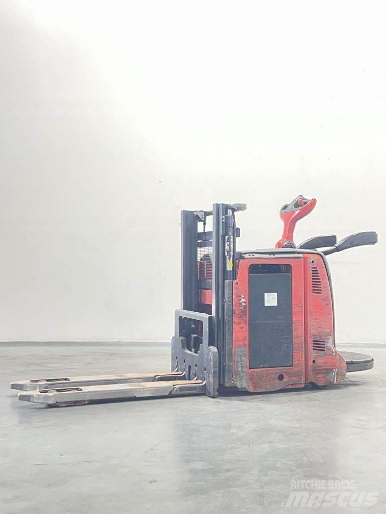 Linde D12AP-133 Gerbeur accompagnant