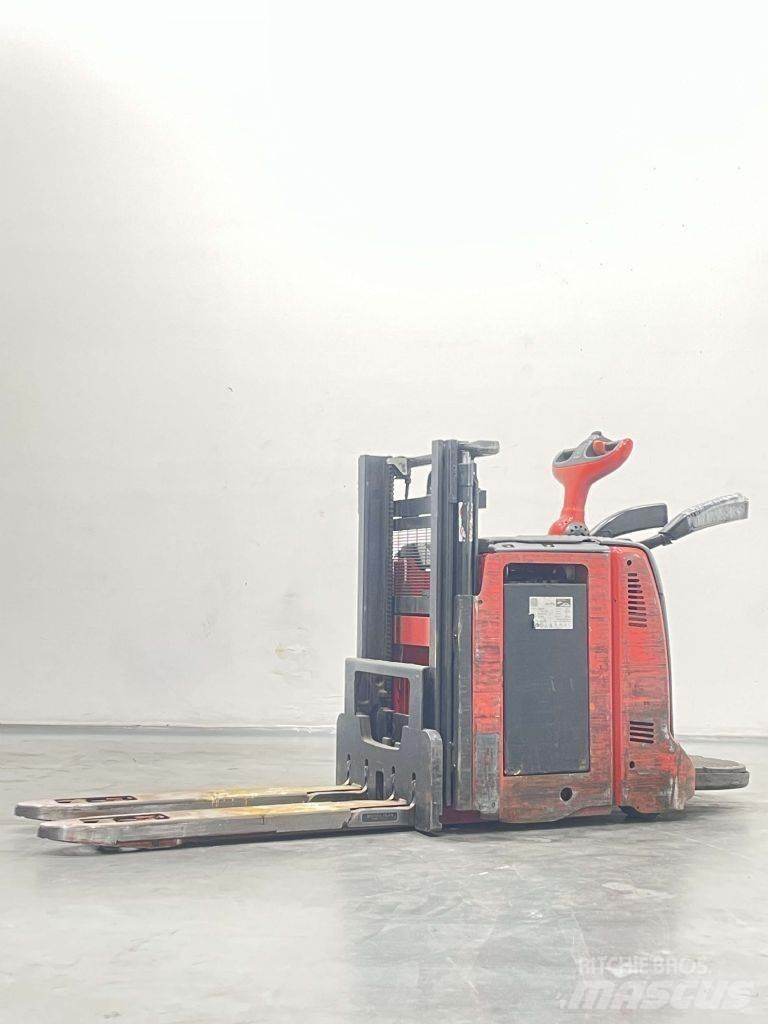 Linde D12AP-133 Gerbeur accompagnant