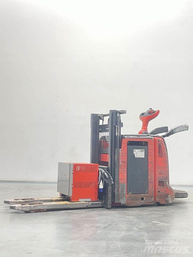 Linde D12AP-133 Gerbeur accompagnant