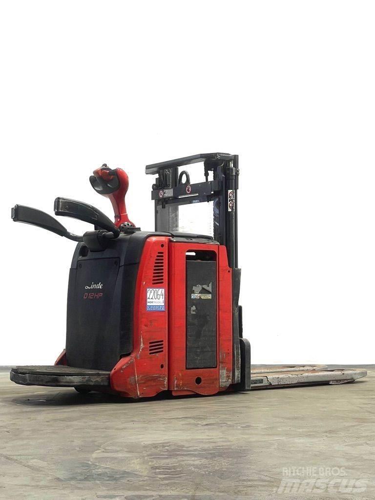Linde D12HPAP-133 Gerbeur accompagnant