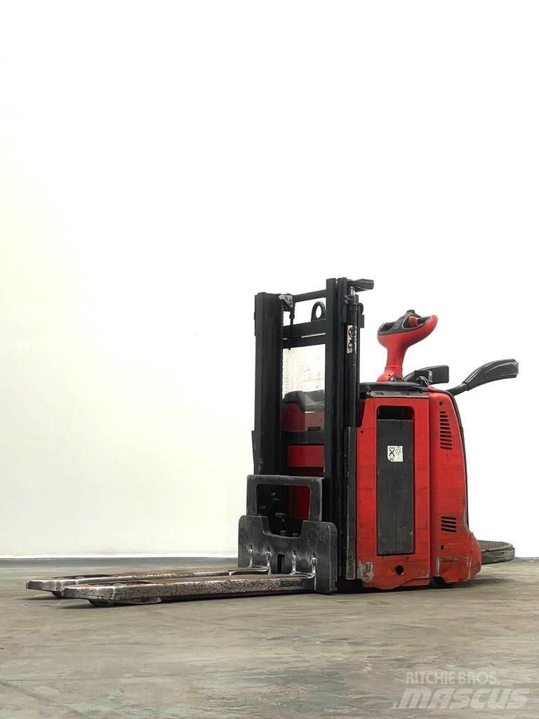 Linde D12HPAP-133 Gerbeur accompagnant