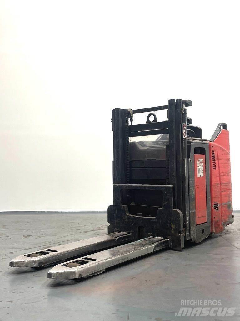 Linde D12HPSP-133 Gerbeur accompagnant