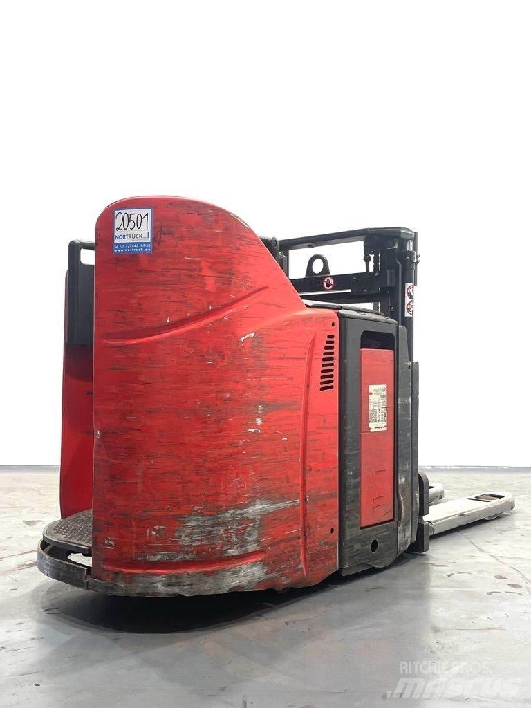 Linde D12HPSP-133 Gerbeur accompagnant