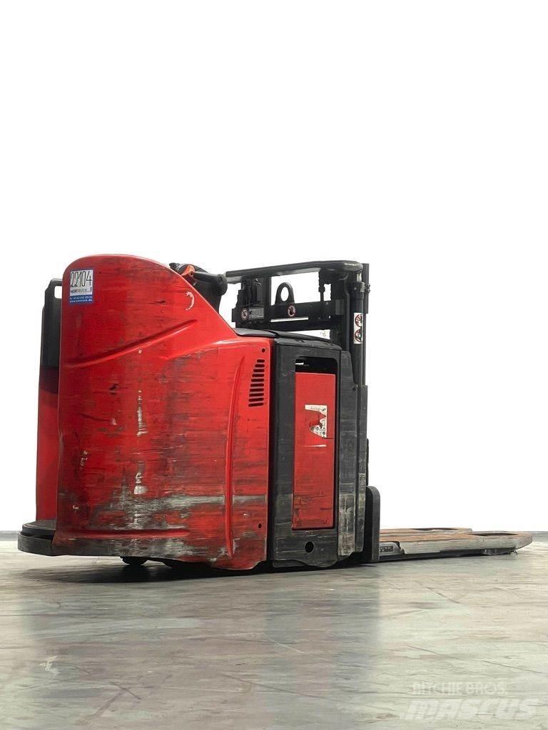 Linde D12HPSP-133 Gerbeur accompagnant