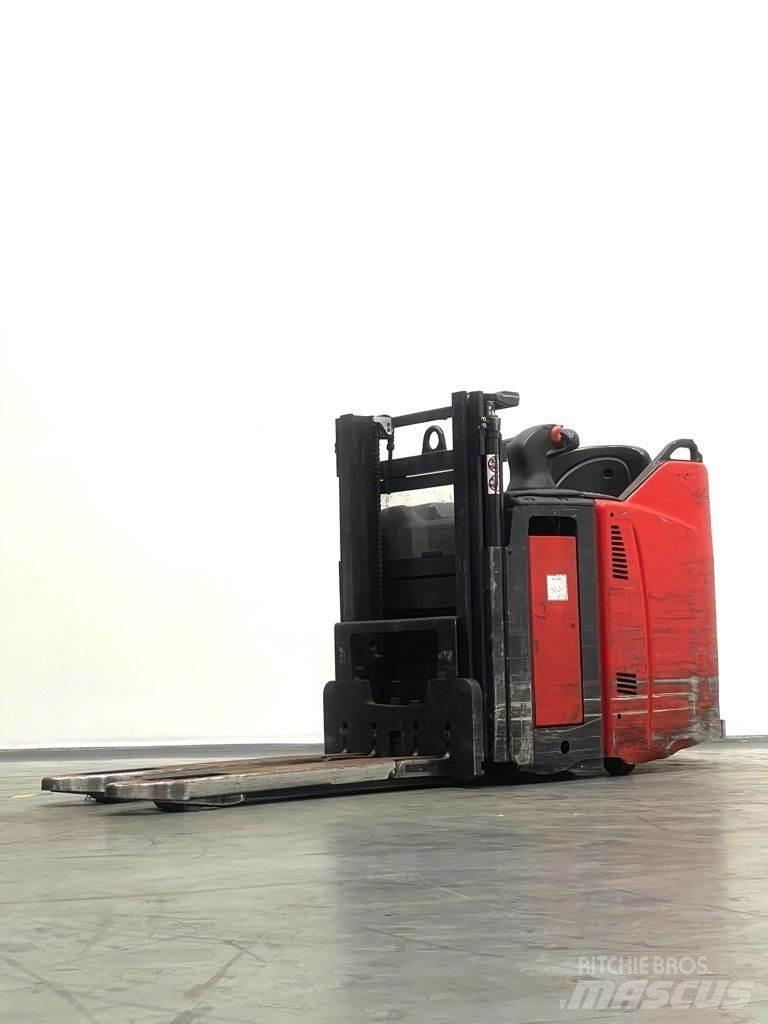 Linde D12HPSP-133 Gerbeur accompagnant