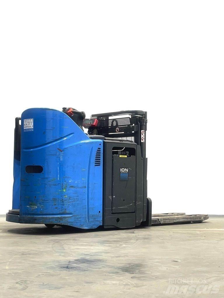 Linde D12HPSP-133 Gerbeur accompagnant
