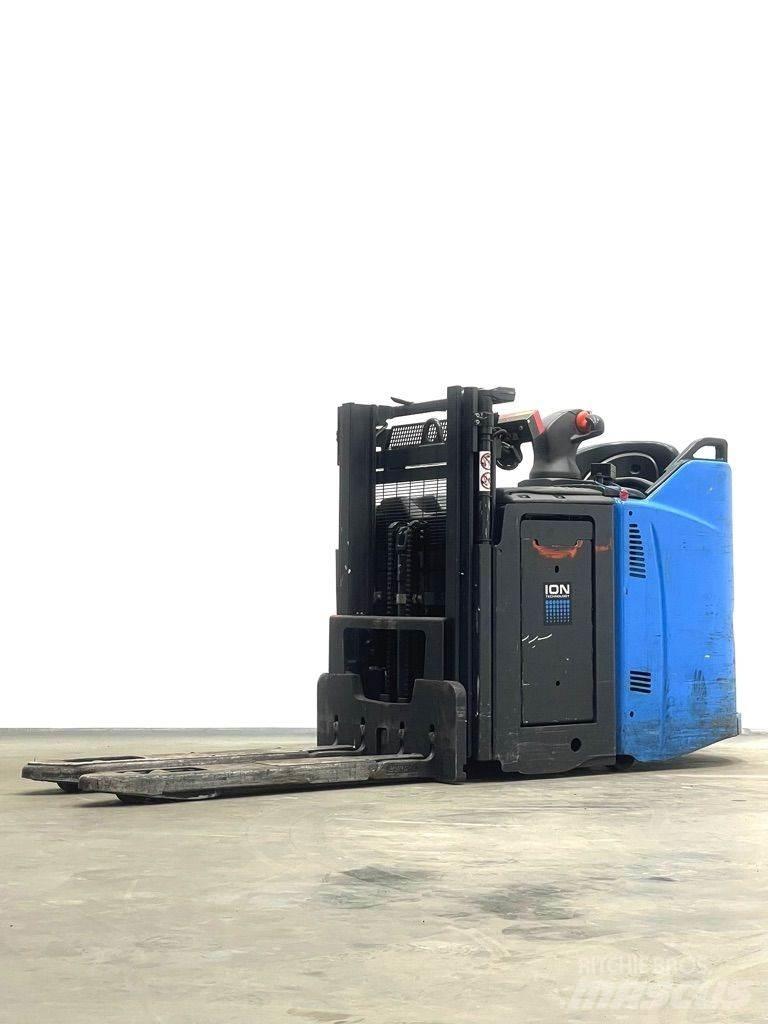 Linde D12HPSP-133 Gerbeur accompagnant