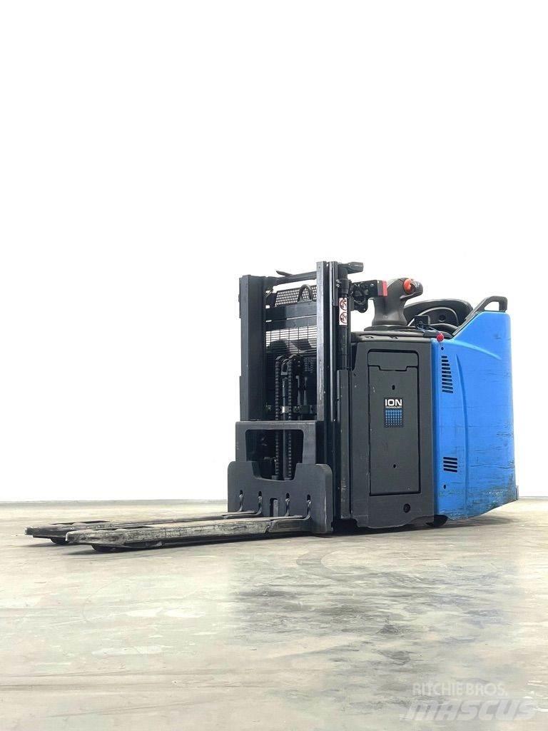 Linde D12HPSP-133 Gerbeur accompagnant