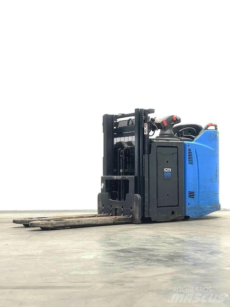 Linde D12HPSP-133 Gerbeur accompagnant