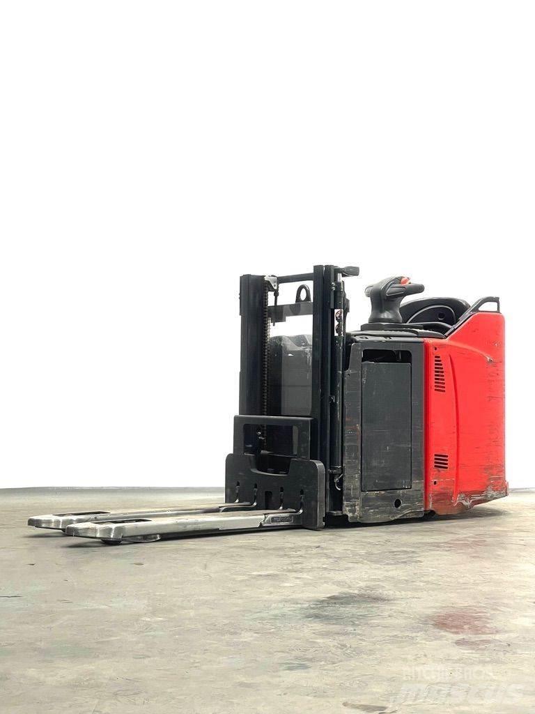Linde D12HPSP-133 Gerbeur accompagnant