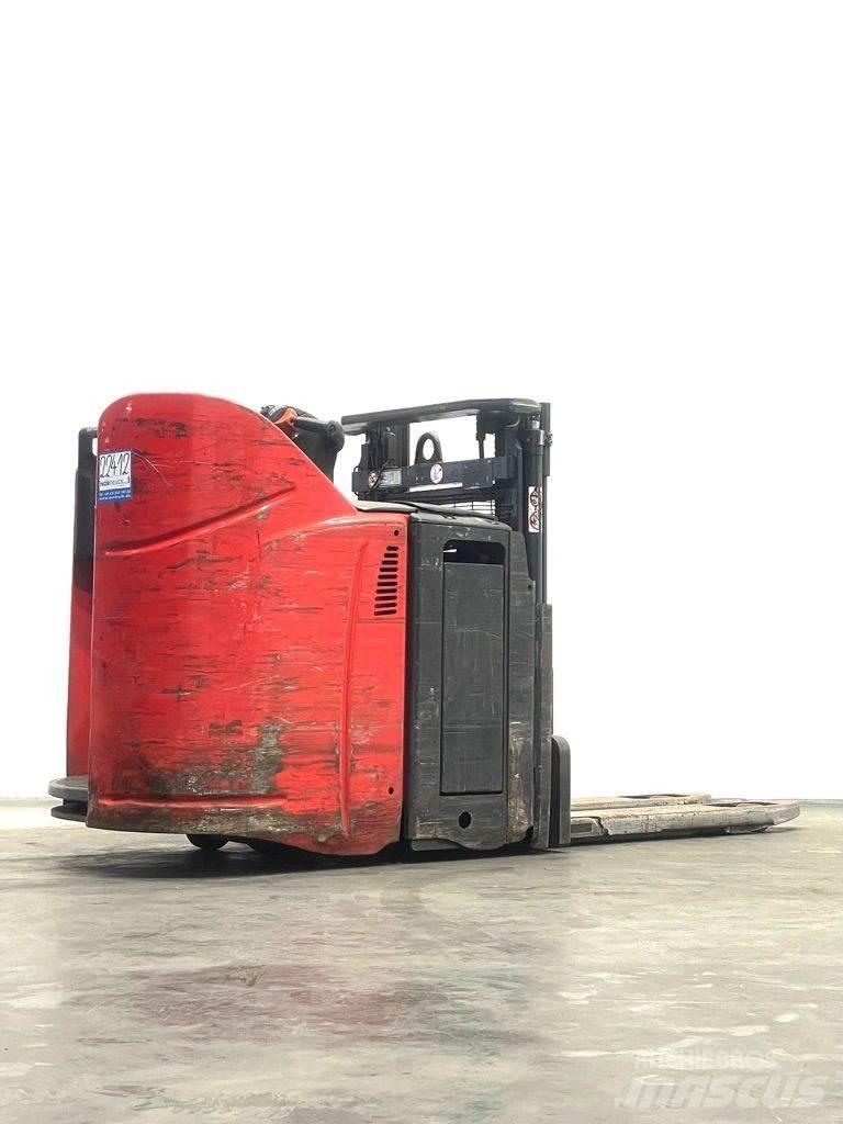 Linde D12HPSP-133 Gerbeur accompagnant